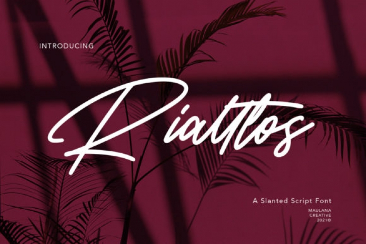 Rialltos Font Download