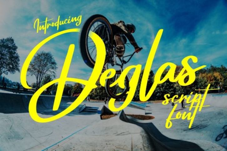 Deglas Font Download