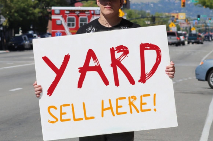 Yard Sell Font Download