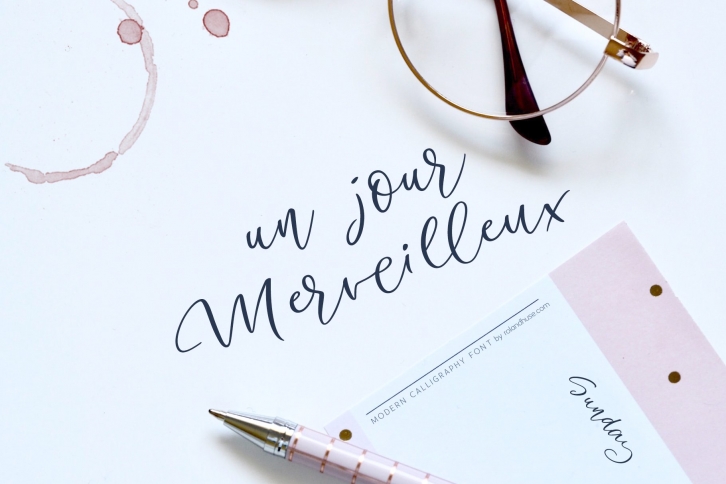 Un Jour Merveilleux Font Download